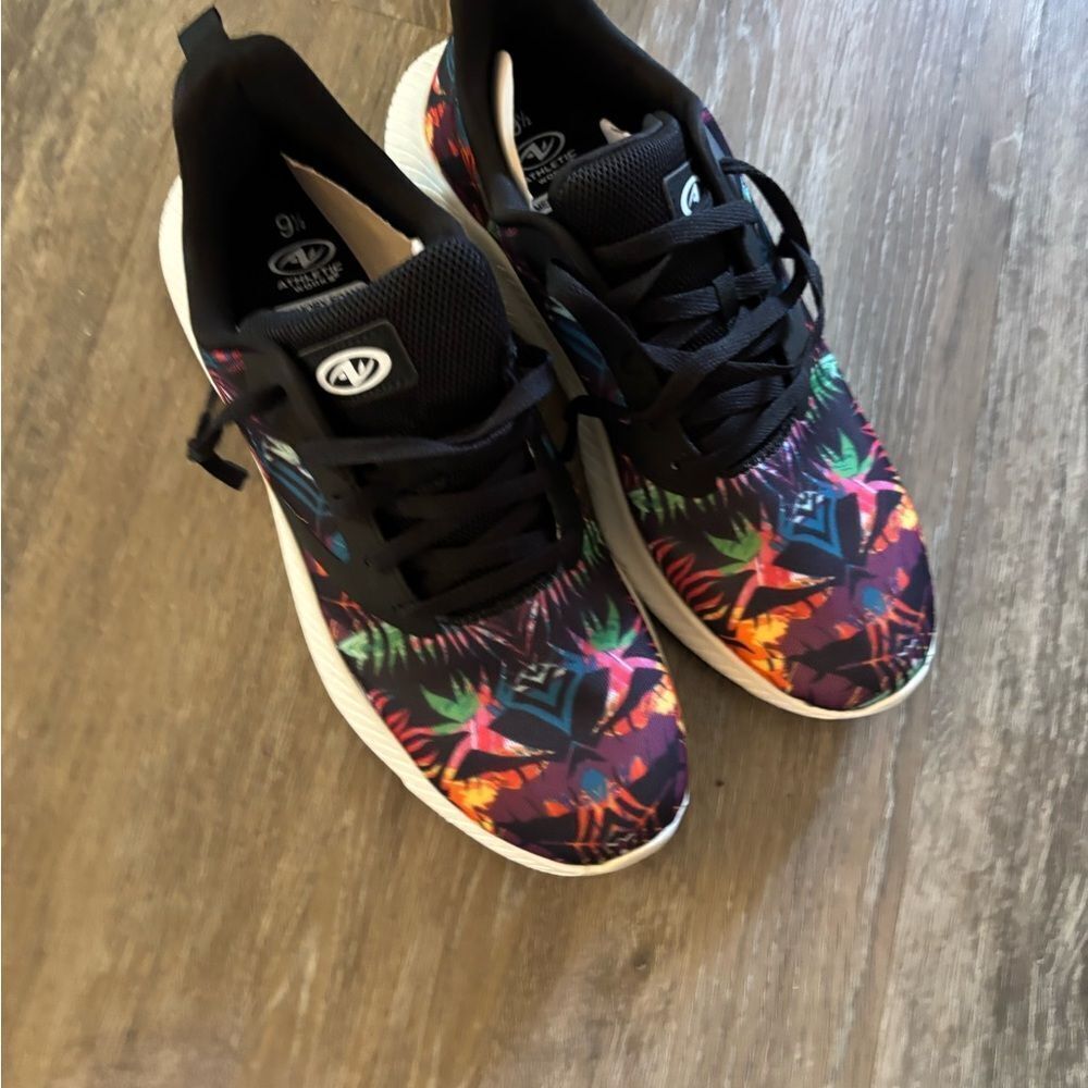 Athletic Works Tropical Patterned Sneakers Sz 9.5